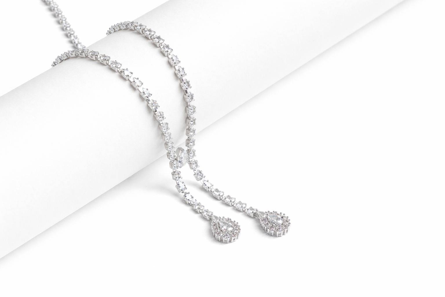 Élise Drop Necklace